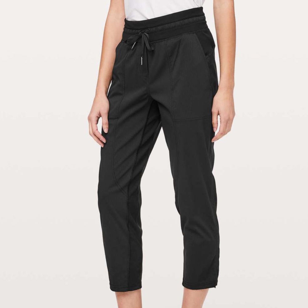 EUC Lululemon Dance Studio Mid-Rise Cropped Pant - Picture 2 of 9
